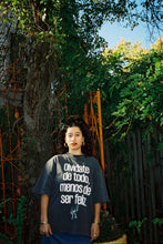 Load image into Gallery viewer, Olvidate de todo, menos de ser FELIZ (Oversized Boxy Tee)