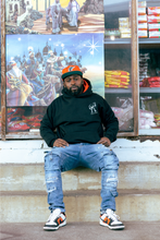 Load image into Gallery viewer, Olvidate de todo, menos de ser FELIZ (HOODIE)