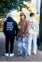 Load image into Gallery viewer, Olvidate de todo, menos de ser FELIZ (HOODIE)