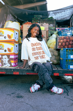 Load image into Gallery viewer, Olvidate de todo, menos de ser FELIZ (Oversized Boxy Tee)
