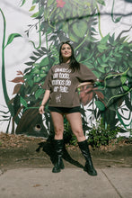 Load image into Gallery viewer, Olvidate de todo (BROWN Oversized Boxy Tee)

