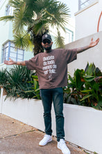 Load image into Gallery viewer, Olvidate de todo (BROWN Oversized Boxy Tee)
